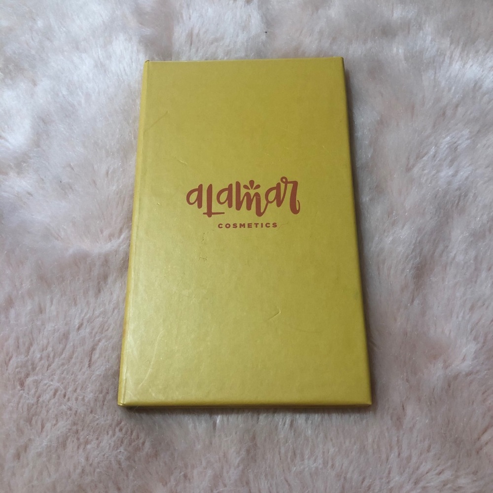 Reina Del Caribe Alamar Eyeshadow Palette